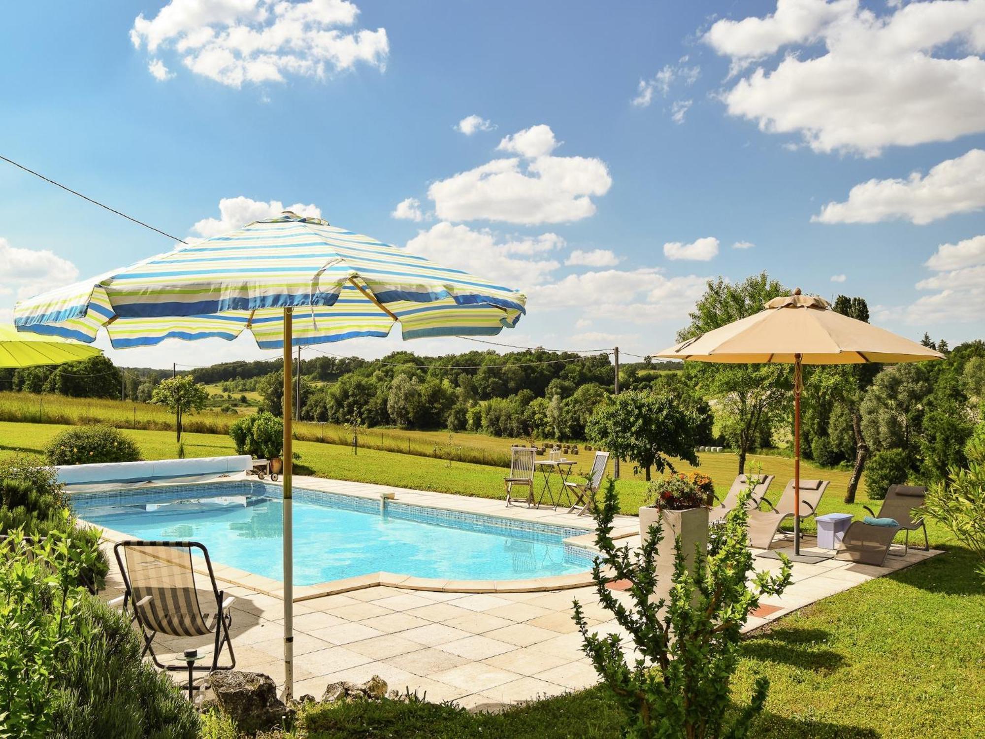 Snug Cottage In Saint Eutrope De Born With Pool Exteriér fotografie