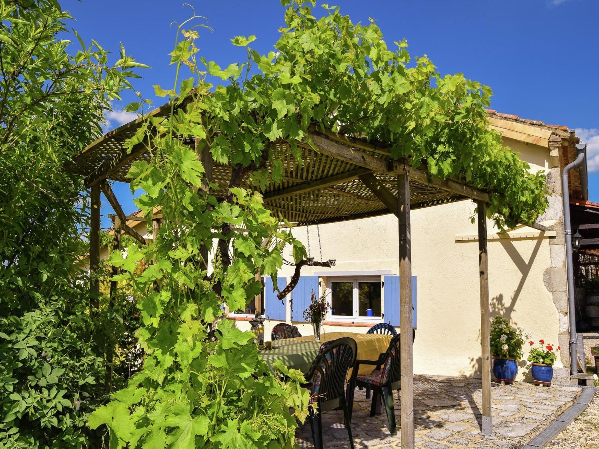 Snug Cottage In Saint Eutrope De Born With Pool Exteriér fotografie
