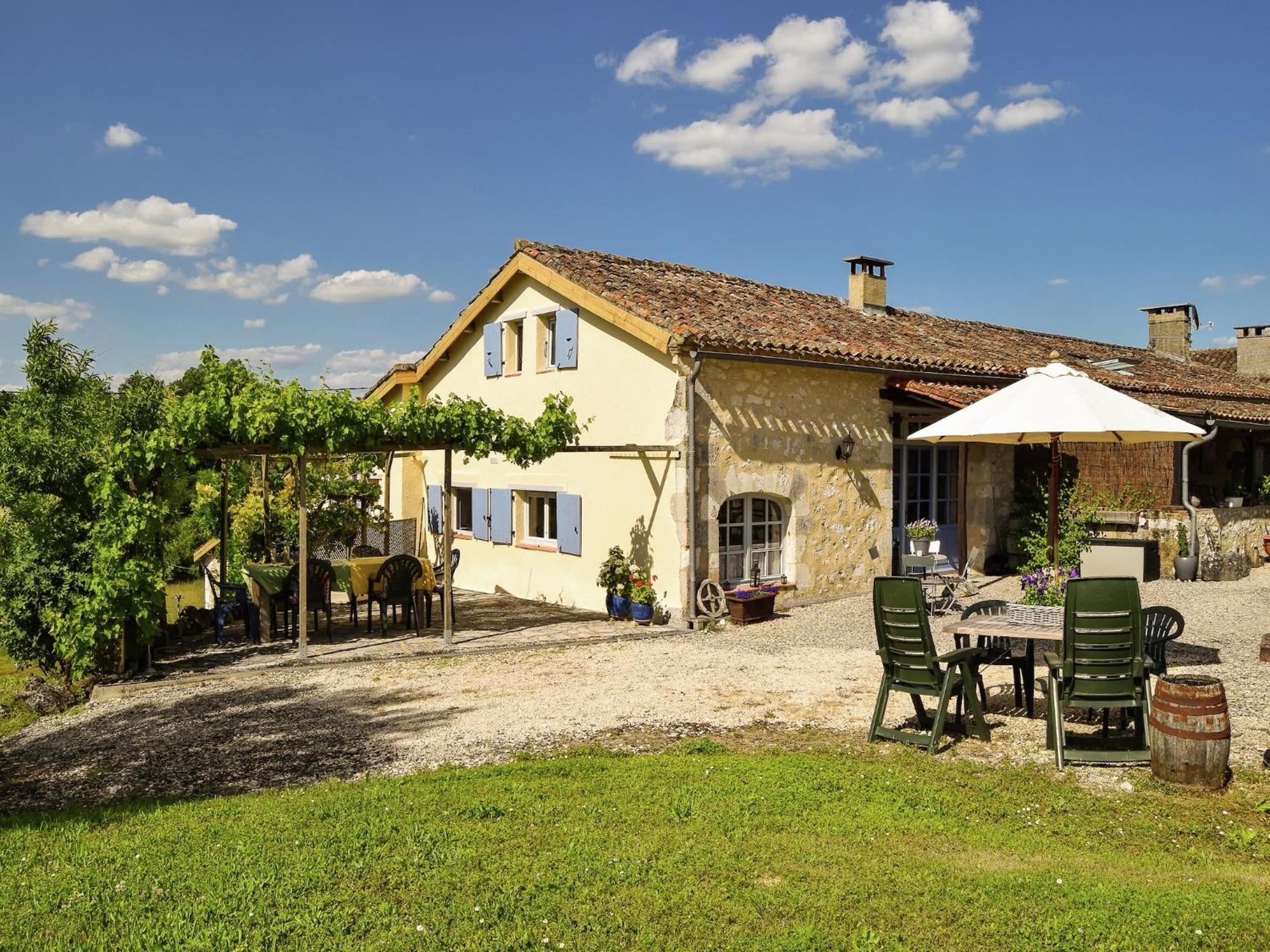 Snug Cottage In Saint Eutrope De Born With Pool Exteriér fotografie