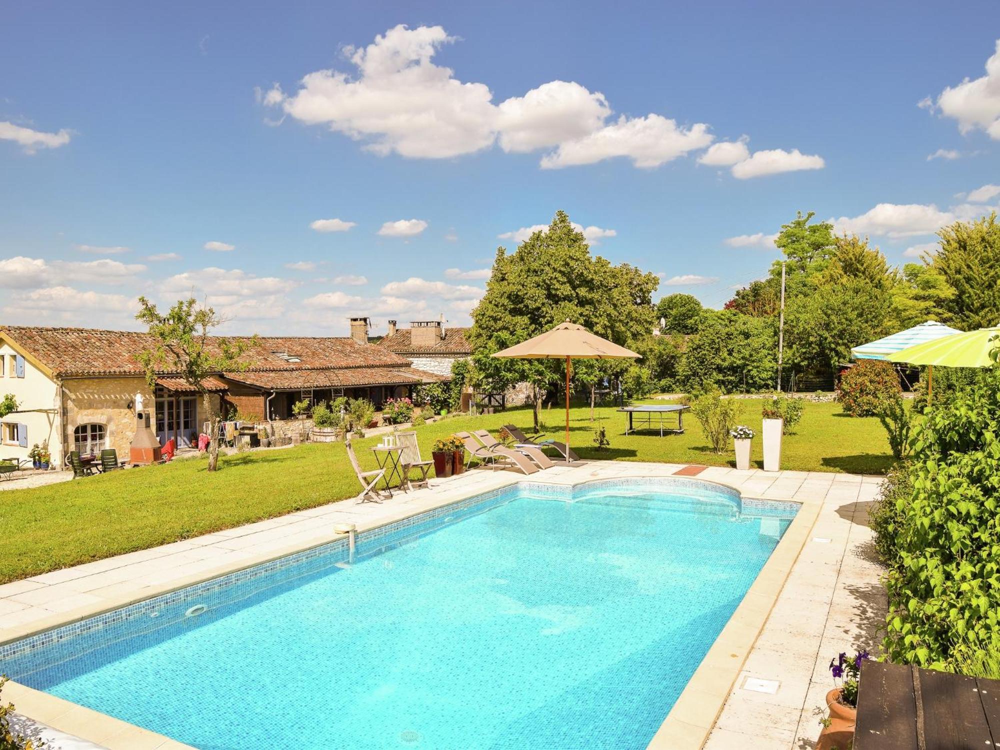 Snug Cottage In Saint Eutrope De Born With Pool Exteriér fotografie